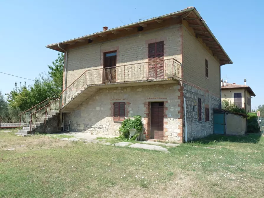Immagine 1 di Casa indipendente in vendita  a Castiglione Del Lago