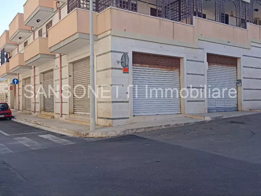 Immagine 2 di Attività commerciale in vendita  in Piazza Costantinopoli a Fasano