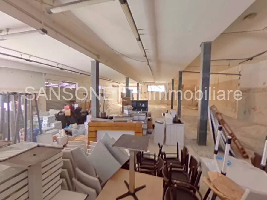 Immagine 9 di Attività commerciale in vendita  in Piazza Costantinopoli a Fasano