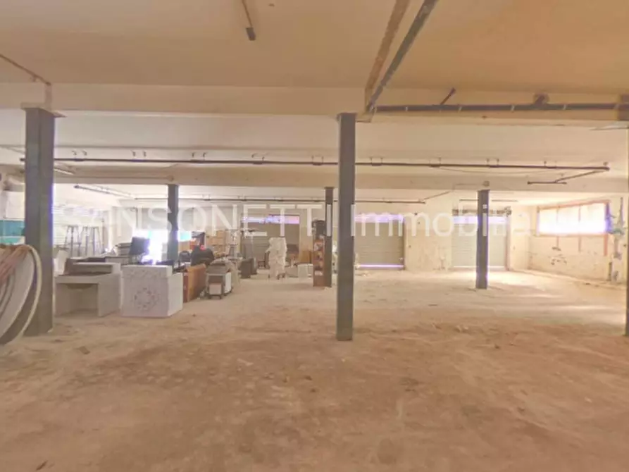 Immagine 11 di Attività commerciale in vendita  in Piazza Costantinopoli a Fasano