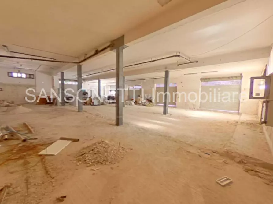 Immagine 12 di Attività commerciale in vendita  in Piazza Costantinopoli a Fasano