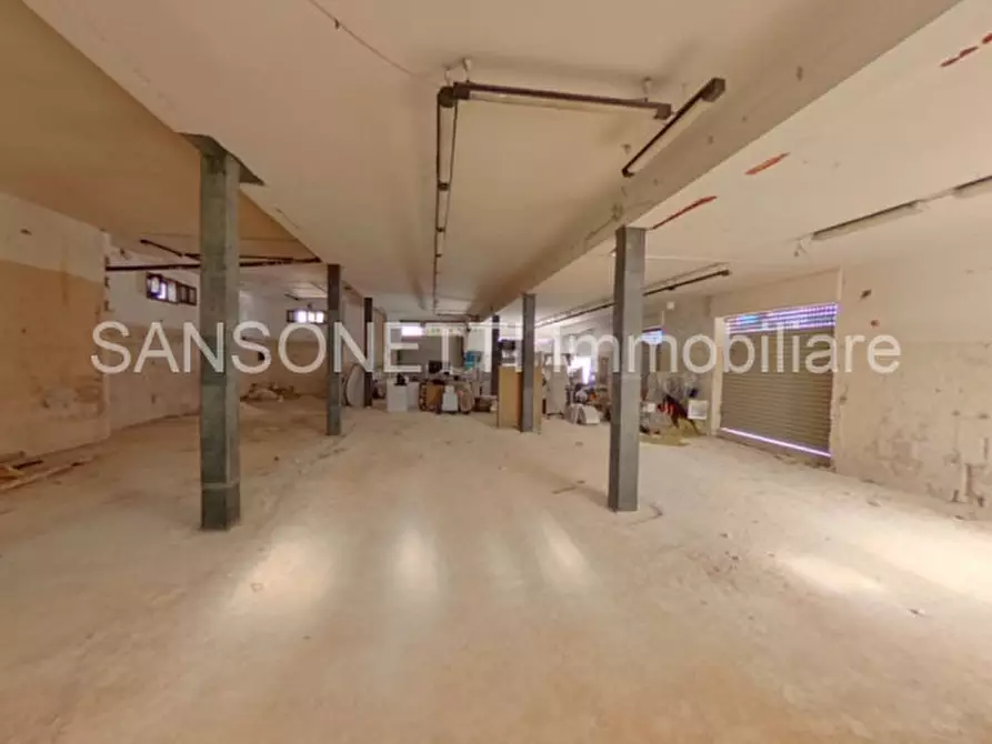 Immagine 13 di Attività commerciale in vendita  in Piazza Costantinopoli a Fasano