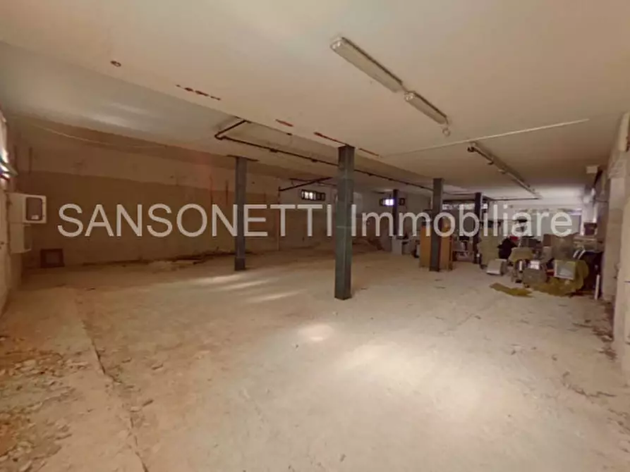 Immagine 14 di Attività commerciale in vendita  in Piazza Costantinopoli a Fasano