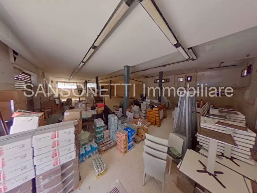 Immagine 17 di Attività commerciale in vendita  in Piazza Costantinopoli a Fasano