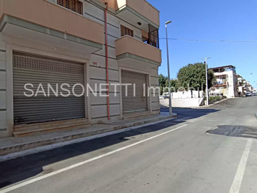 Immagine 18 di Attività commerciale in vendita  in Piazza Costantinopoli a Fasano