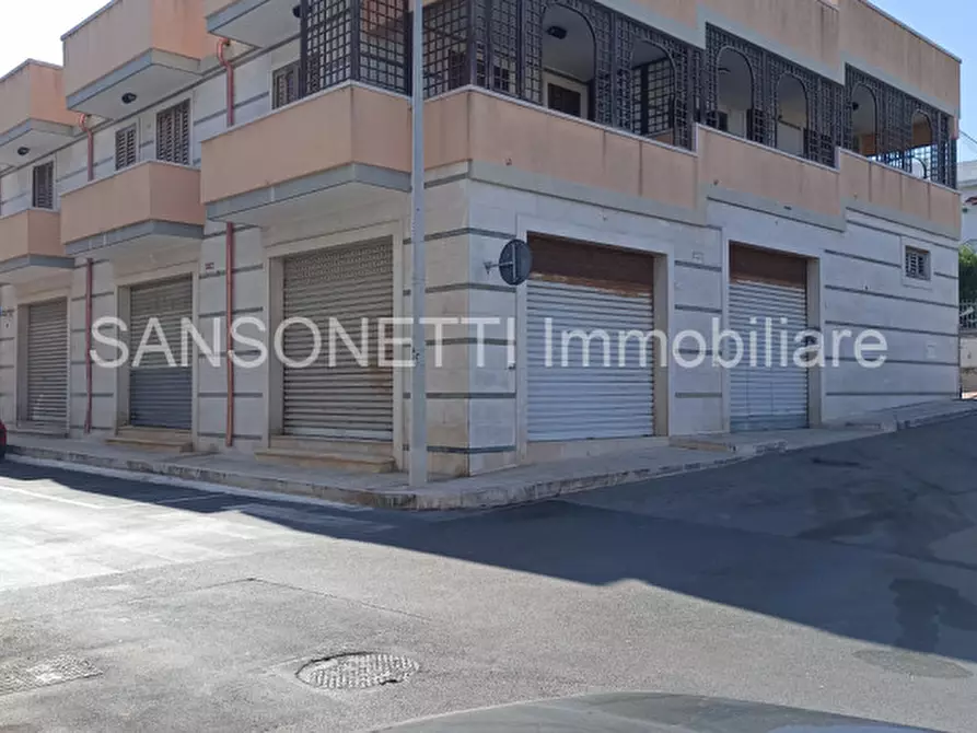Immagine 19 di Attività commerciale in vendita  in Piazza Costantinopoli a Fasano
