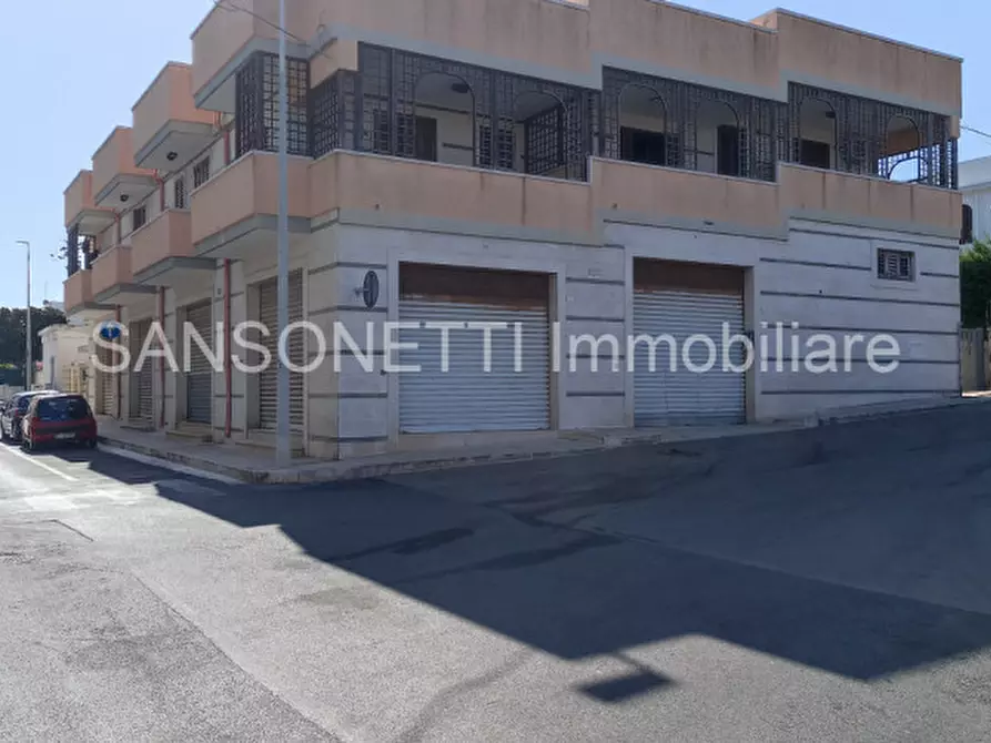 Immagine 20 di Attività commerciale in vendita  in Piazza Costantinopoli a Fasano