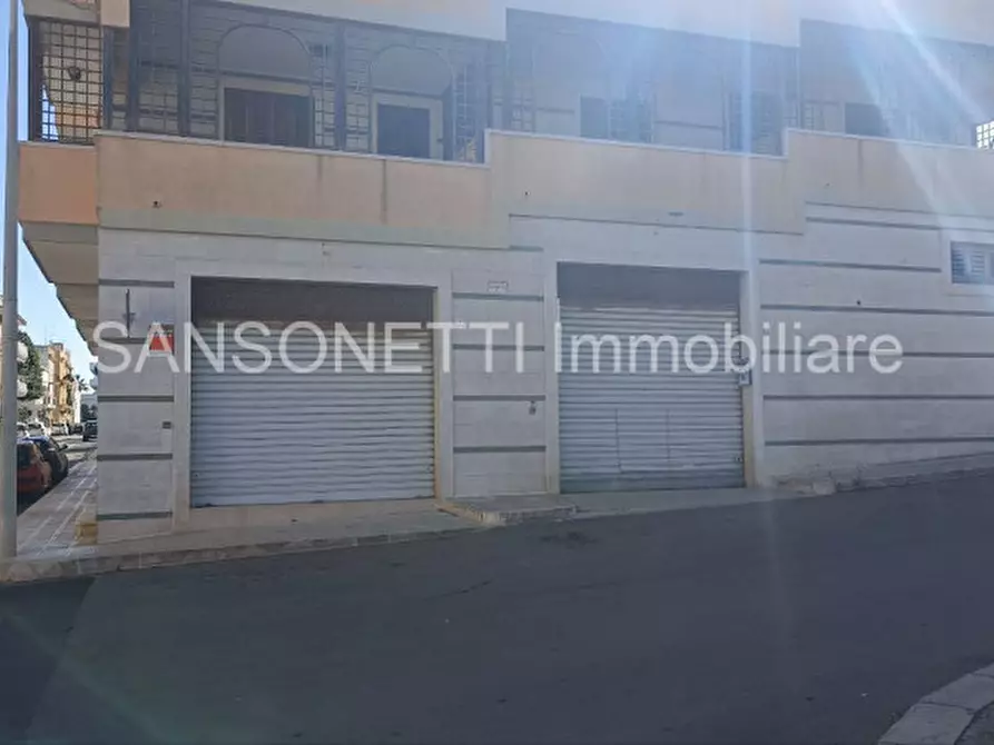 Immagine 21 di Attività commerciale in vendita  in Piazza Costantinopoli a Fasano