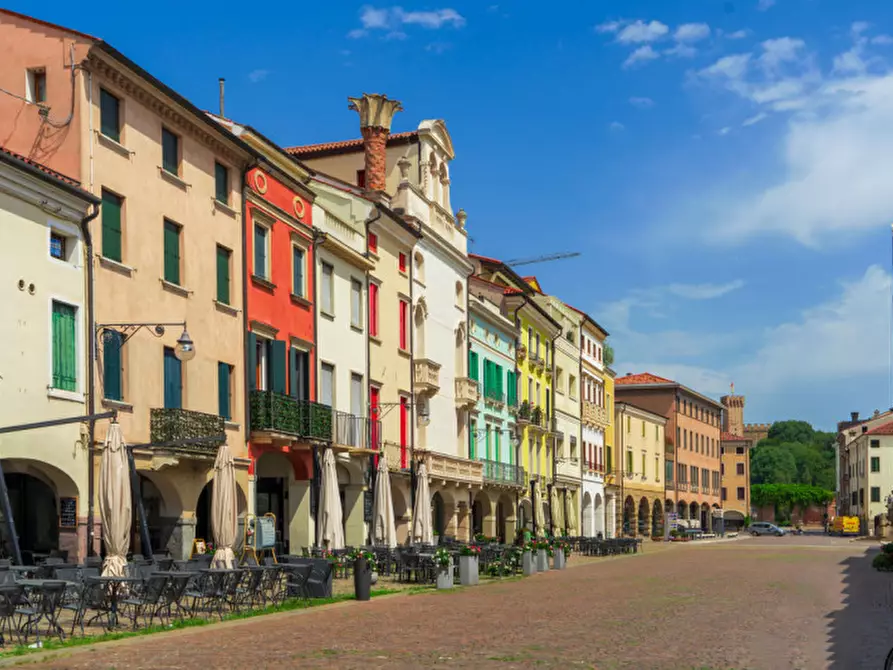 Immagine 1 di Negozio in affitto  in piazza beata beatrice a Este