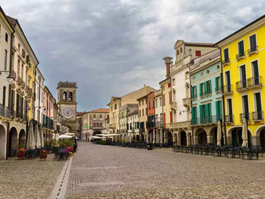 Immagine 1 di Negozio in affitto  in VIA MATTEOTTI a Este