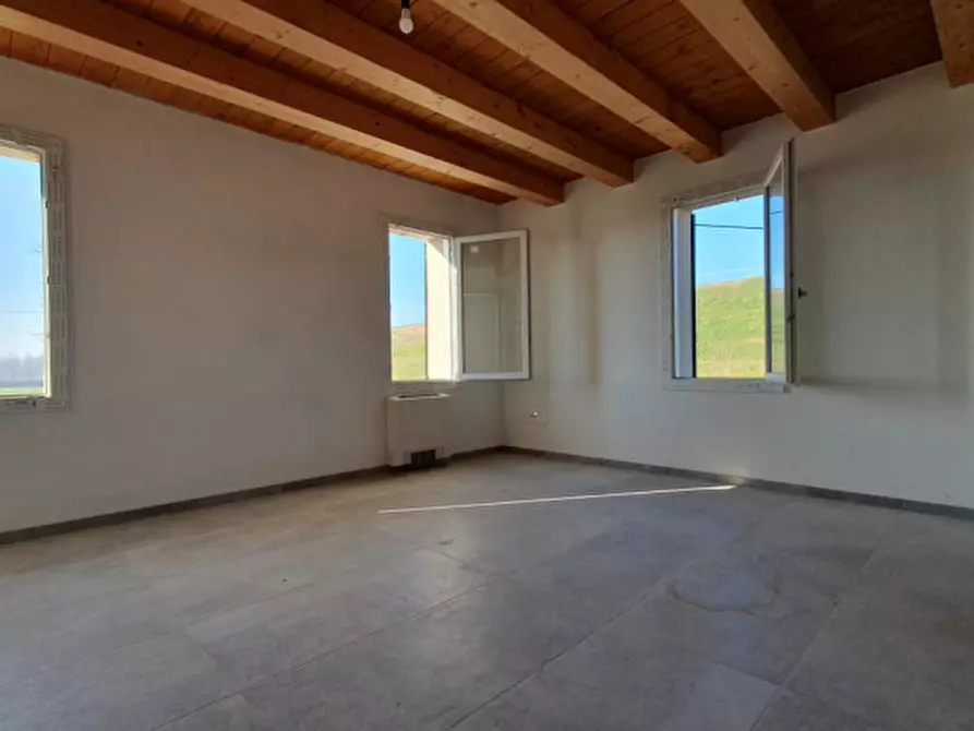 Immagine 7 di Villa in vendita  in VIA CHIAVICA a San Possidonio