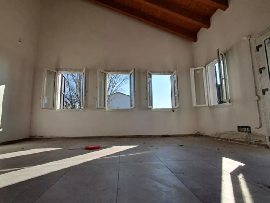 Immagine 21 di Villa in vendita  in VIA CHIAVICA a San Possidonio