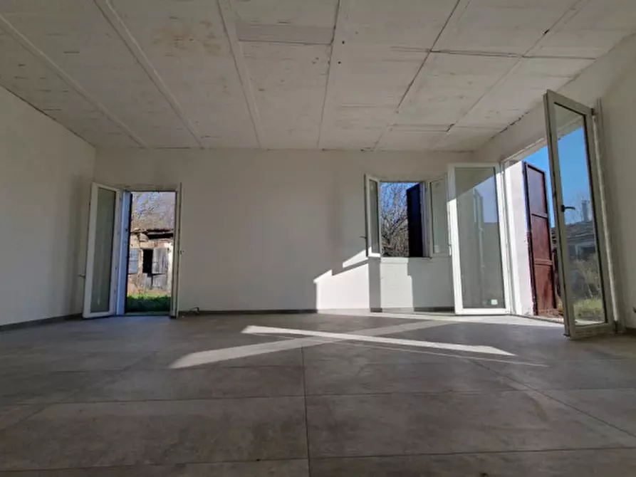 Immagine 22 di Villa in vendita  in VIA CHIAVICA a San Possidonio