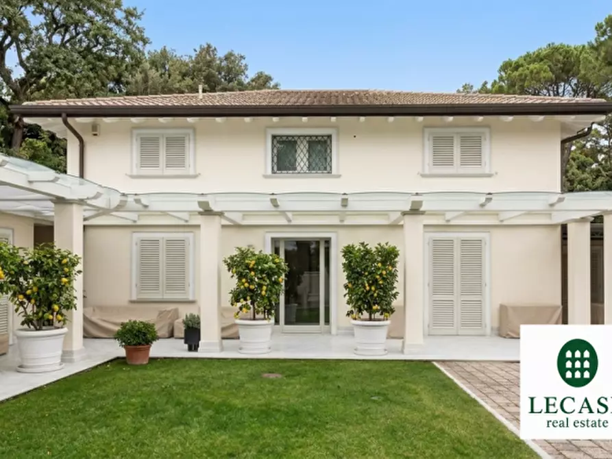 Immagine 1 di Villa in affitto  in via Spinetti a Forte Dei Marmi