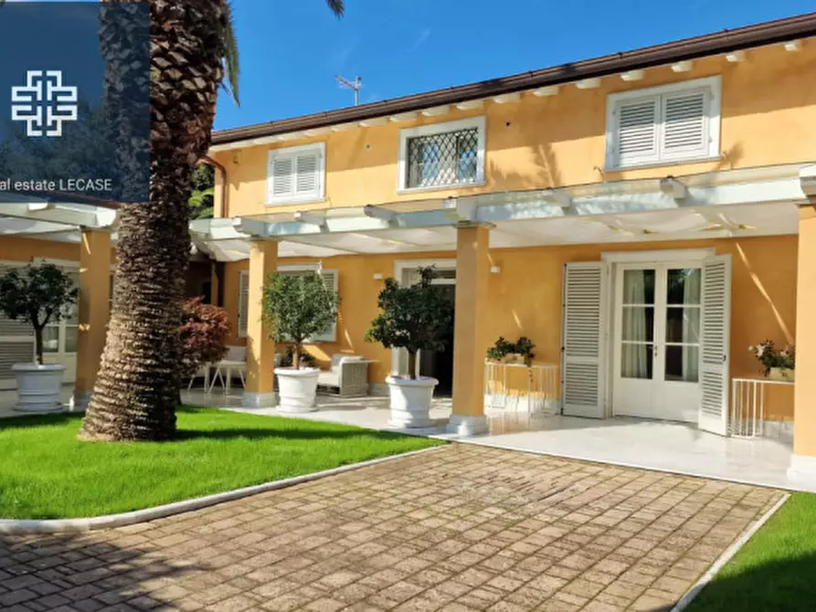 Immagine 2 di Villa in affitto  in via Spinetti a Forte Dei Marmi