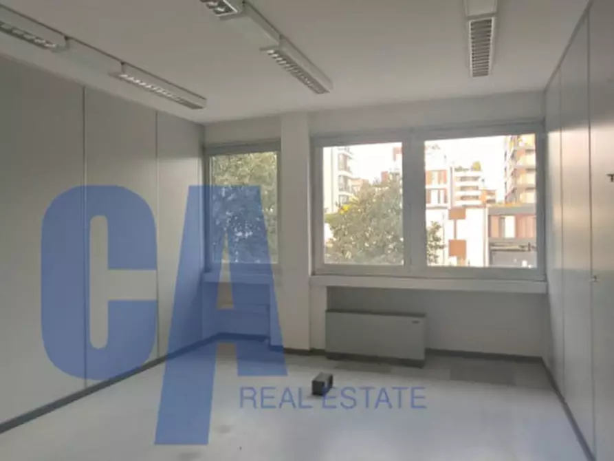 Immagine 9 di Ufficio in affitto  in VIA TONALE a Milano