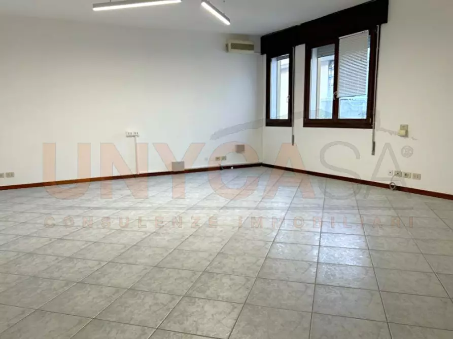 Immagine 2 di Laboratorio in vendita  in Via Sicilia a Rubano