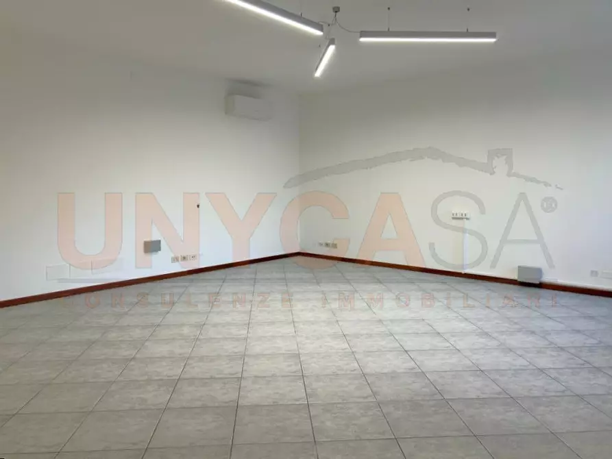 Immagine 3 di Laboratorio in vendita  in Via Sicilia a Rubano