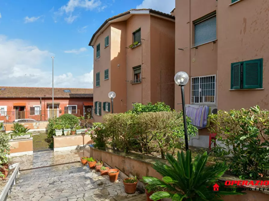 Immagine 1 di Appartamento in vendita  in via degli andreozzi a Roma