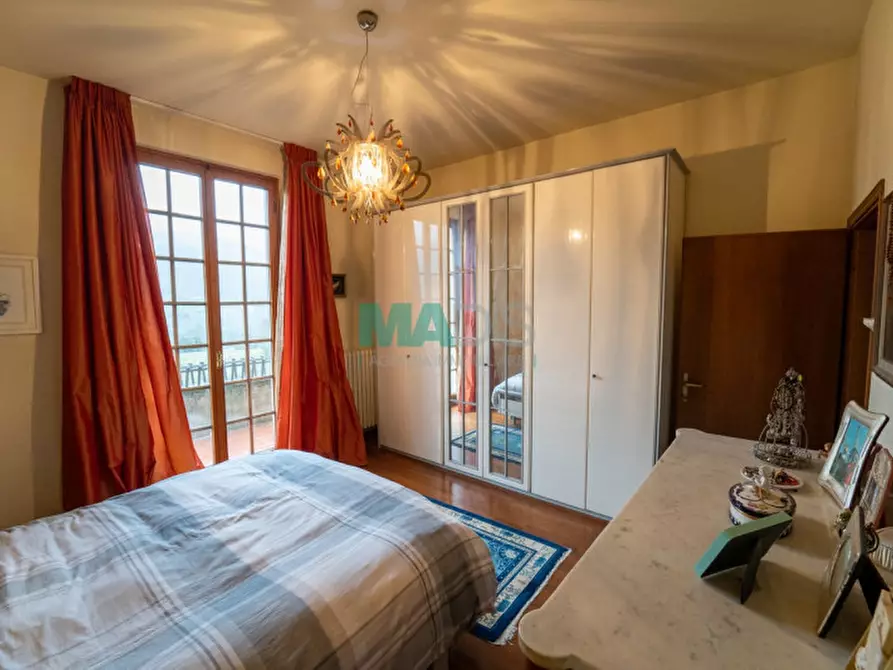 Immagine 1 di Casa bifamiliare in vendita  a Vaiano