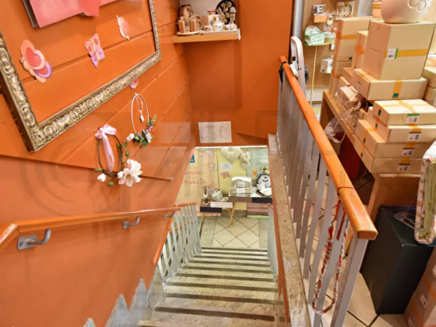 Immagine 13 di Negozio in vendita  in VIA DI AFFOGALASINO a Roma