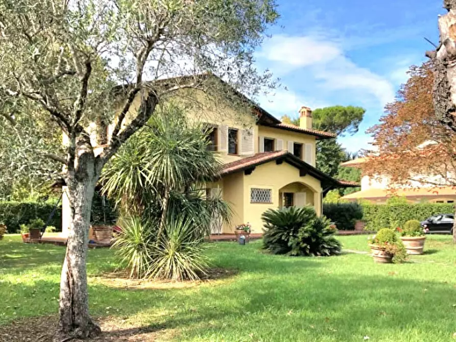 Immagine 1 di Villa in vendita  in via Michelangelo a Forte Dei Marmi