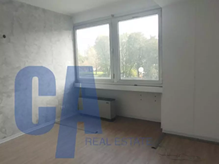 Immagine 4 di Ufficio in affitto  in VIA TONALE a Milano