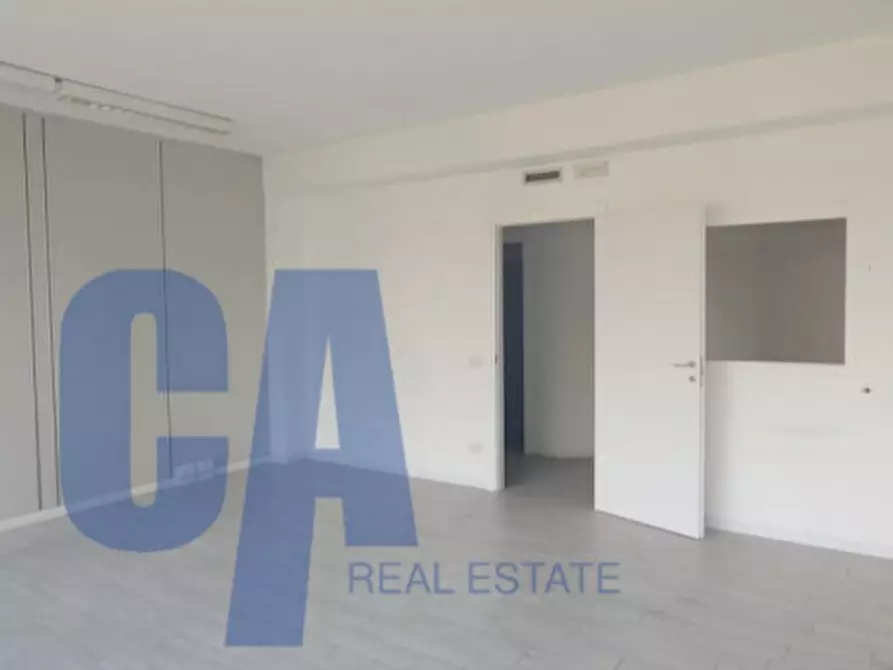 Immagine 8 di Ufficio in affitto  in VIA TONALE a Milano