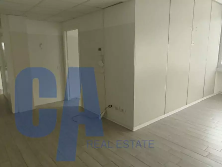 Immagine 9 di Ufficio in affitto  in VIA TONALE a Milano