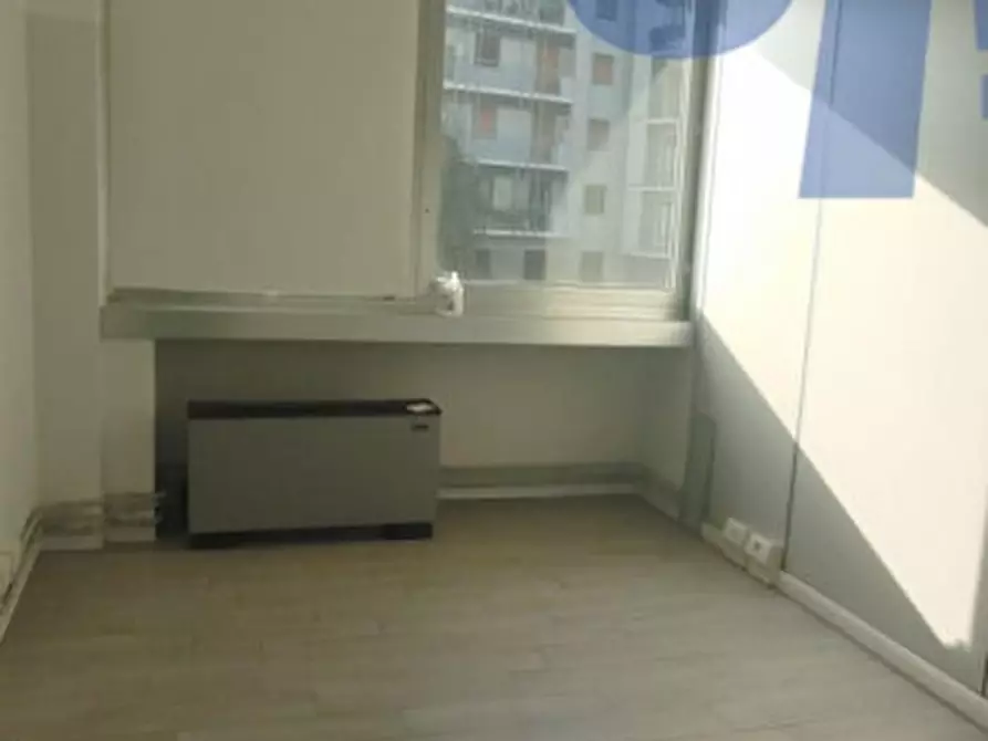 Immagine 18 di Ufficio in affitto  in VIA TONALE a Milano