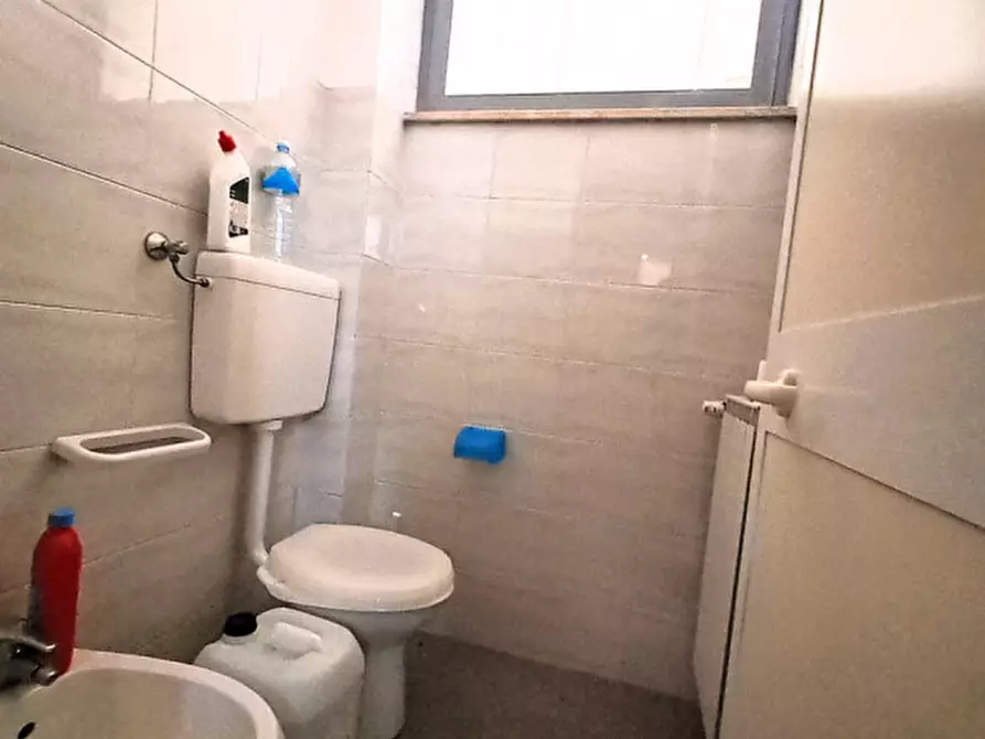 Immagine 4 di Negozio in vendita  a Passignano Sul Trasimeno