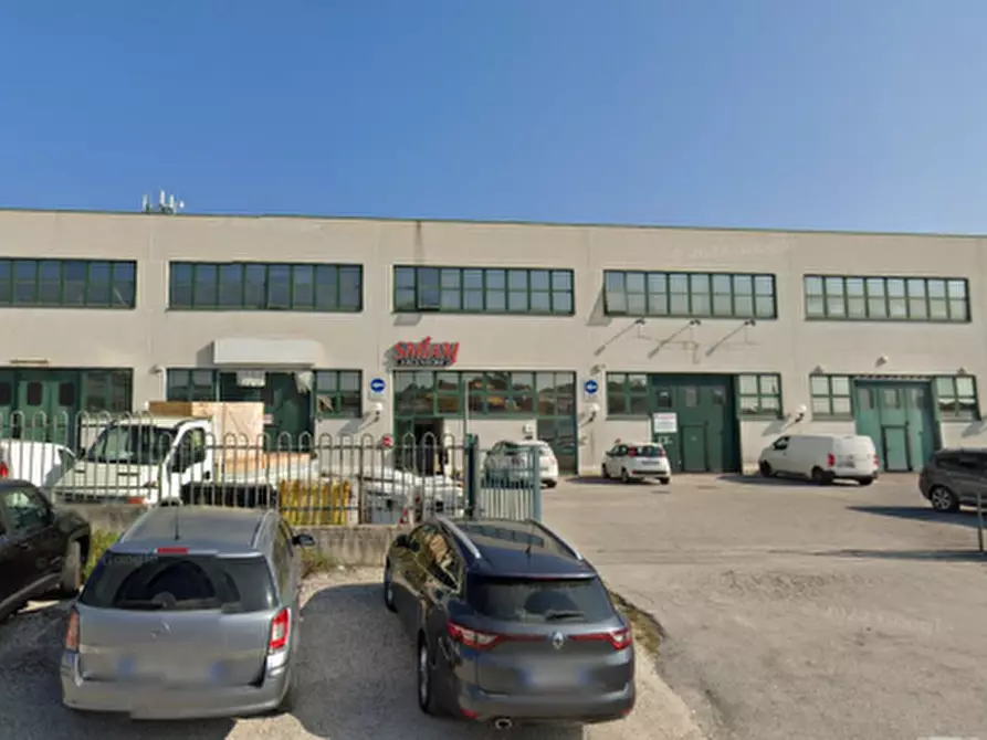 Immagine 1 di Magazzino in affitto  in VIA CADUTI DEL LAVORO a Ancona