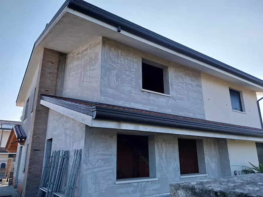 Immagine 1 di Casa bifamiliare in vendita  a Camponogara