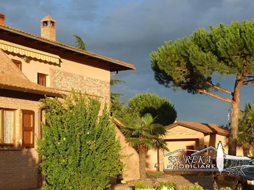 Immagine 64 di Terreno in vendita  a Castiglione Del Lago