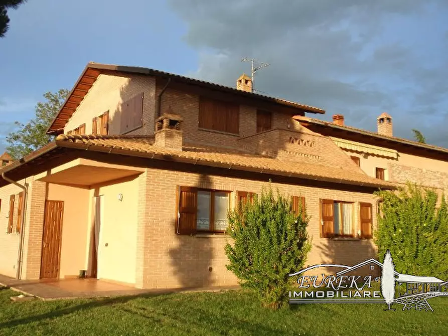 Immagine 66 di Terreno in vendita  a Castiglione Del Lago