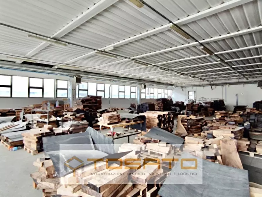 Immagine 2 di Capannone industriale in vendita  a Concamarise