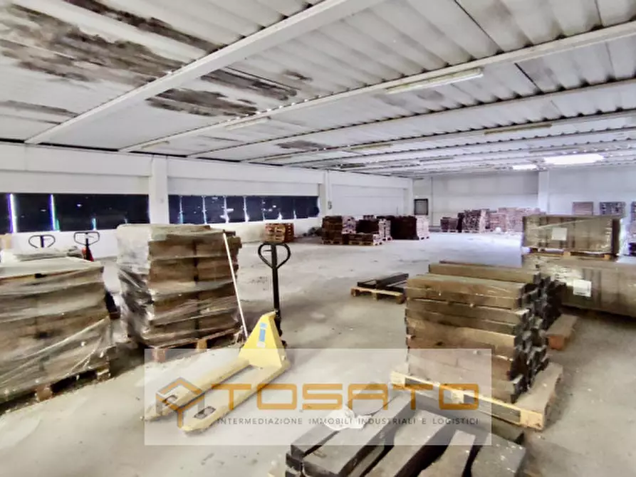 Immagine 2 di Capannone industriale in vendita  a Concamarise