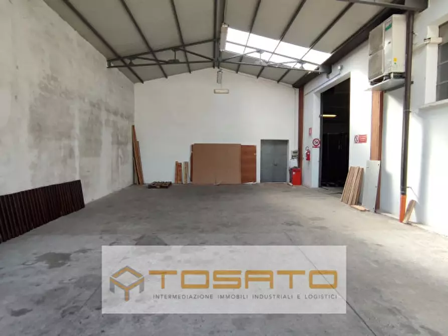 Immagine 1 di Capannone industriale in affitto  a San Pietro Di Morubio