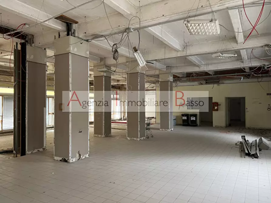 Immagine 7 di Negozio in vendita  in VIA VICENZA a Padova