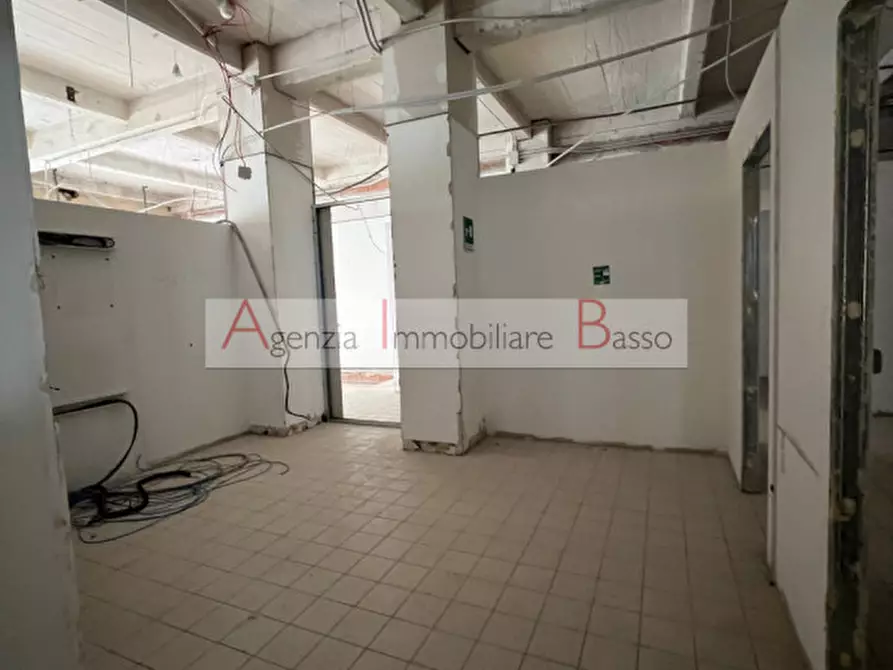 Immagine 10 di Negozio in vendita  in VIA VICENZA a Padova