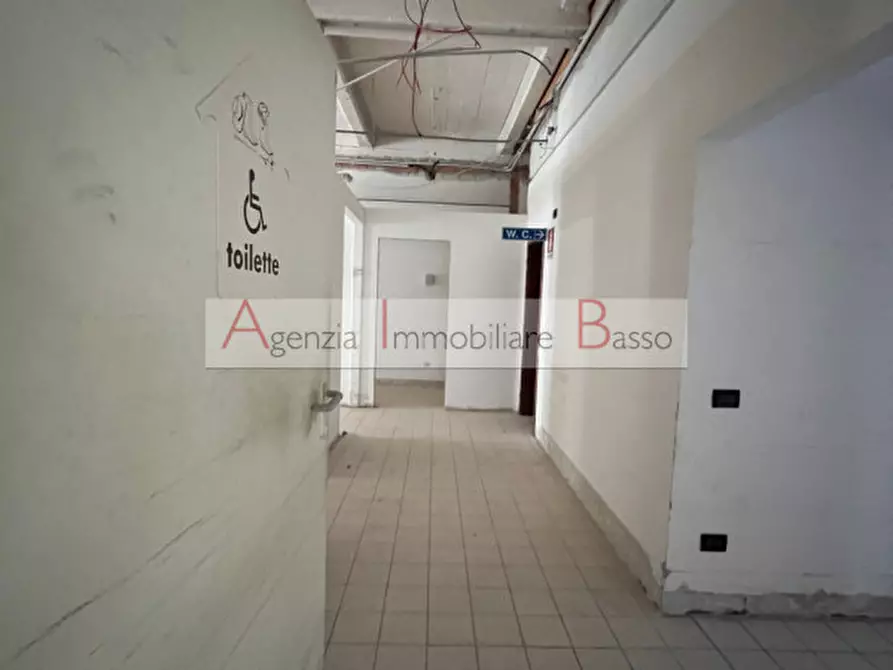 Immagine 11 di Negozio in vendita  in VIA VICENZA a Padova