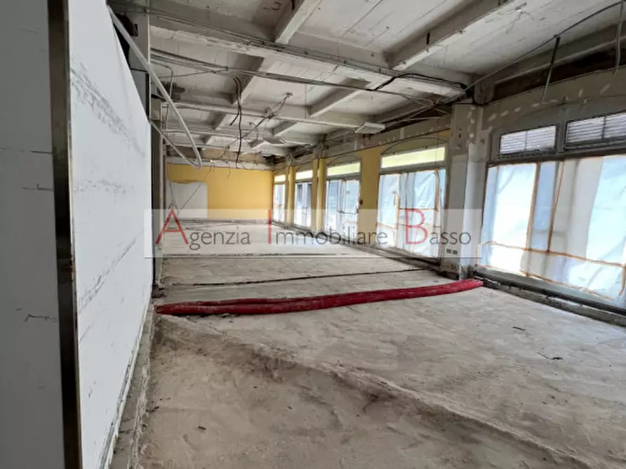 Immagine 13 di Negozio in vendita  in VIA VICENZA a Padova