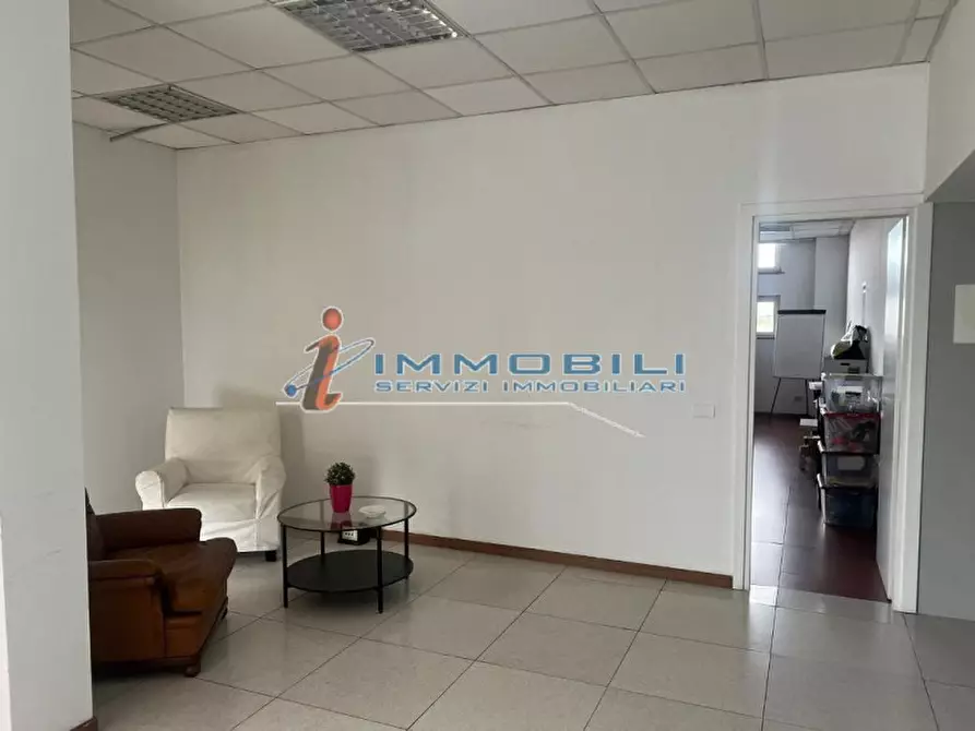 Immagine 11 di Ufficio in affitto  in VIALE CERTOSA a Milano