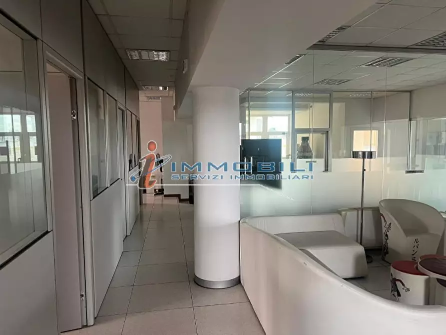 Immagine 15 di Ufficio in affitto  in VIALE CERTOSA a Milano