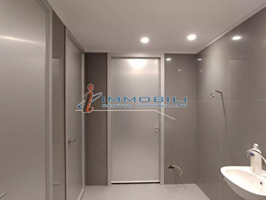 Immagine 15 di Ufficio in affitto  in CORSO VITTORIO EMANUELE II a Milano