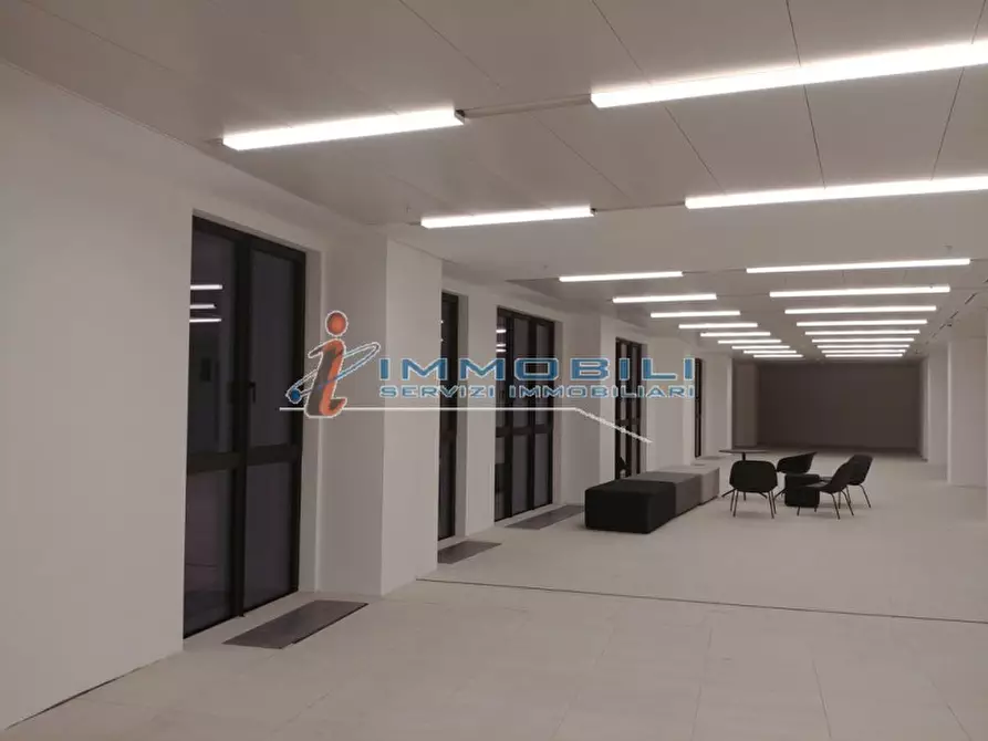 Immagine 4 di Attività commerciale in affitto  in CORSO VITTORIO EMANUELE II a Milano