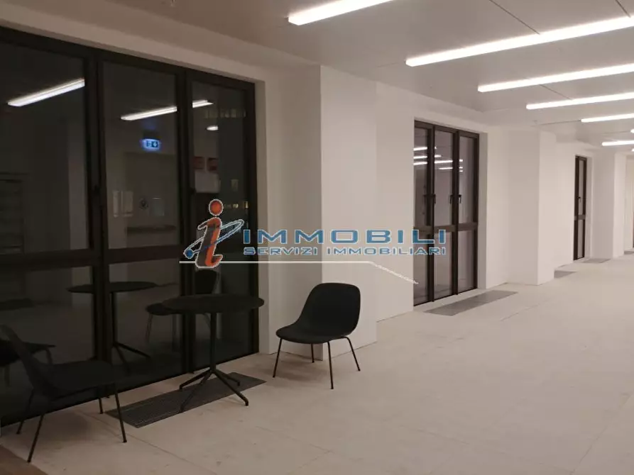 Immagine 12 di Attività commerciale in affitto  in CORSO VITTORIO EMANUELE II a Milano