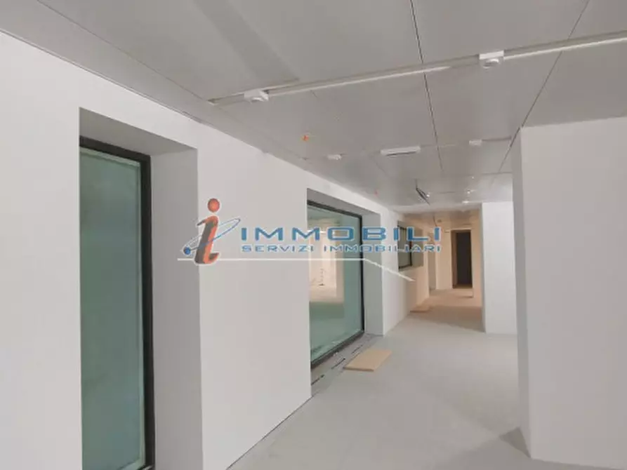 Immagine 14 di Attività commerciale in affitto  in CORSO VITTORIO EMANUELE II a Milano