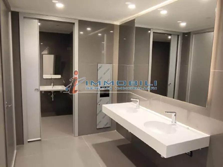 Immagine 16 di Attività commerciale in affitto  in CORSO VITTORIO EMANUELE II a Milano