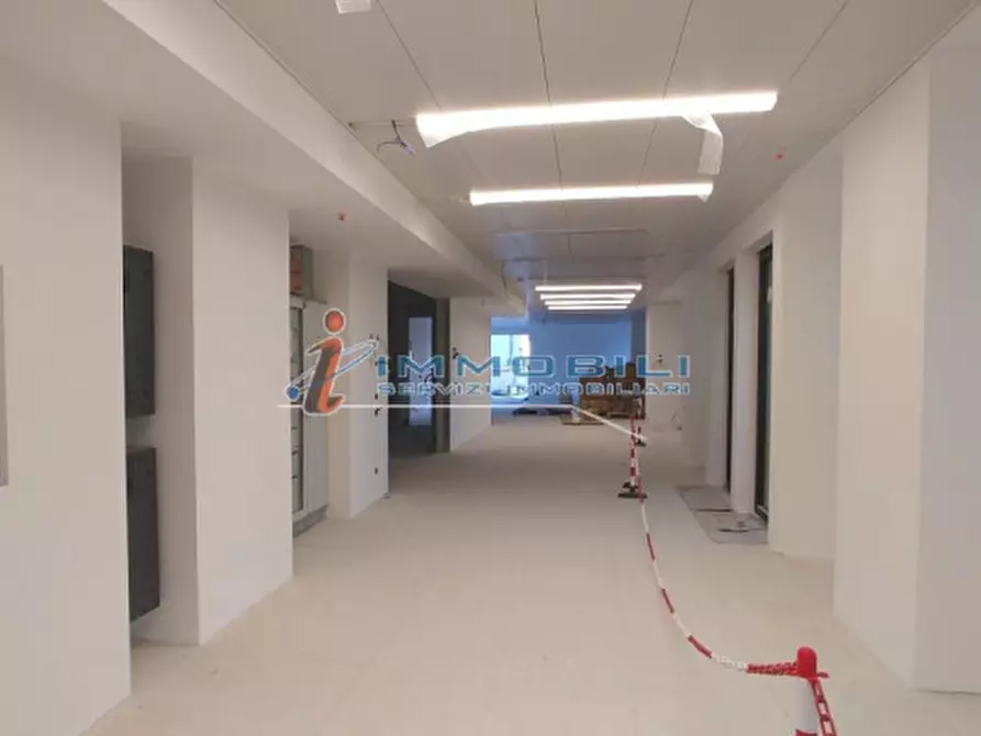 Immagine 19 di Attività commerciale in affitto  in CORSO VITTORIO EMANUELE II a Milano